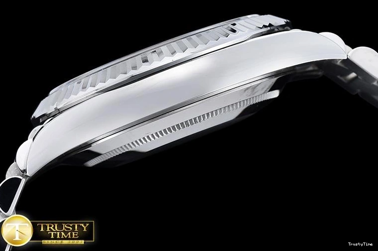 1114 RDD0202B – DayDate 40mm ModernLook 666